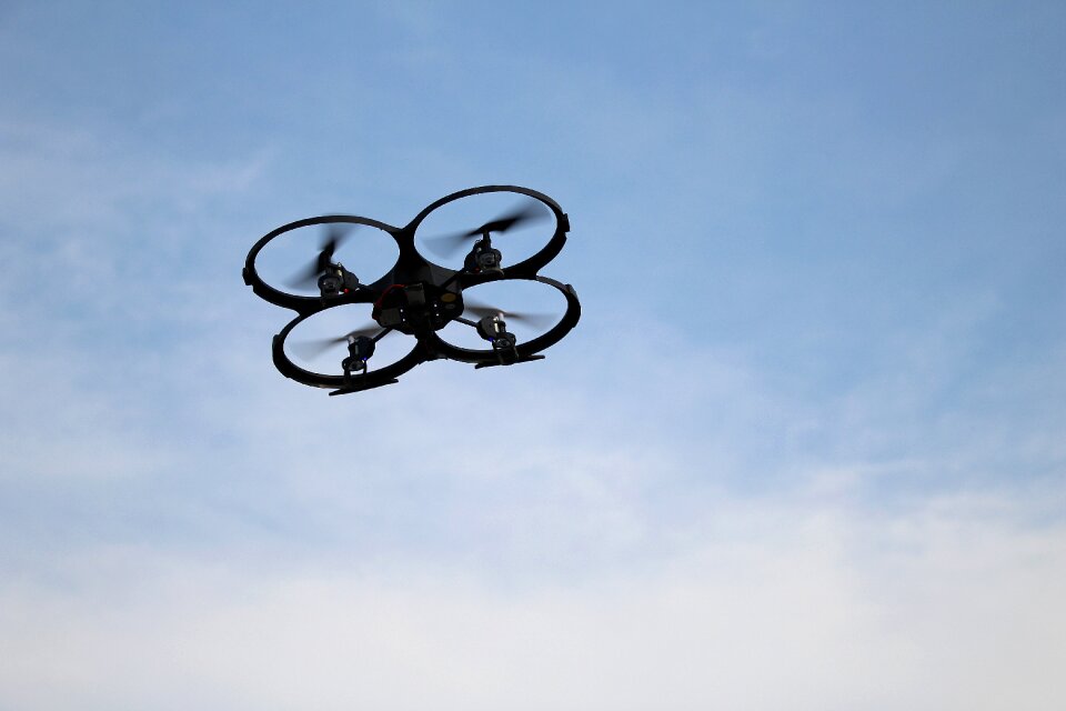 Quadrocopter aircraft remotely controlled