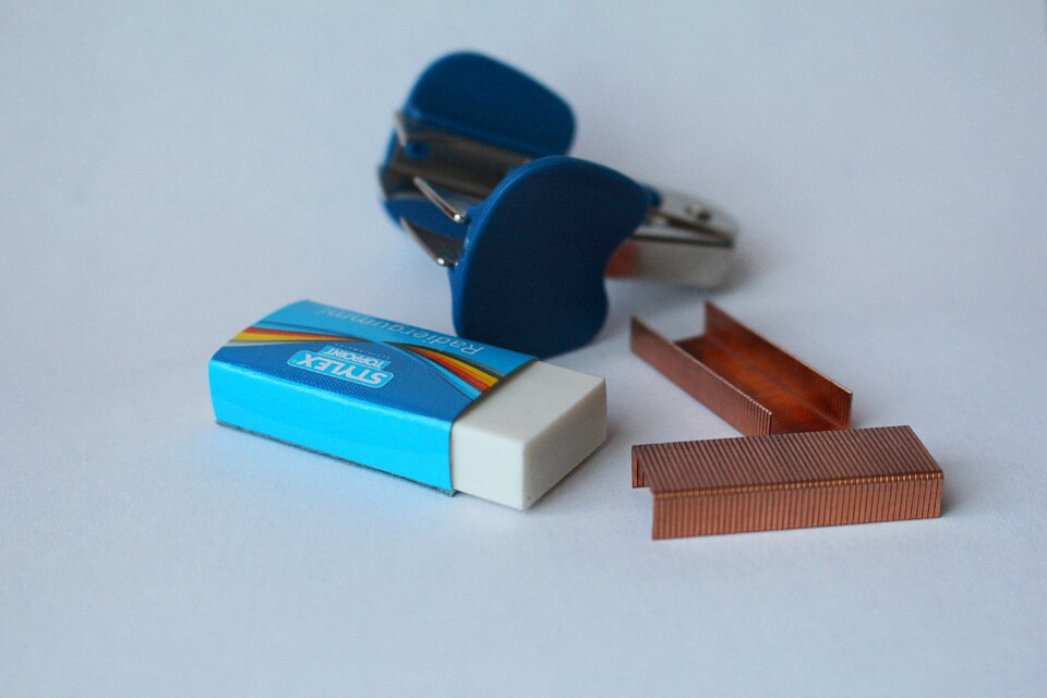 Eraser staples staple remover