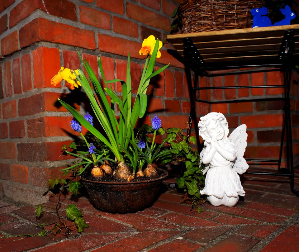 Easter figure hope