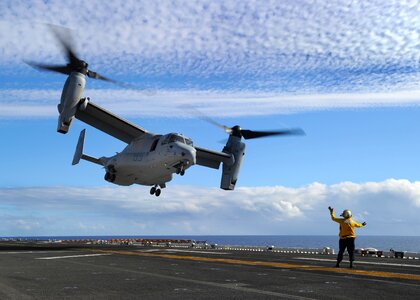 Flight deck ship
