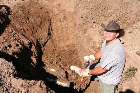 Person dig spade photo