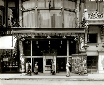 Capturing the City: Photographs from the Streets of St. Louis, 1900–1930