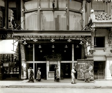 Capturing the City: Photographs from the Streets of St. Louis, 1900–1930 photo