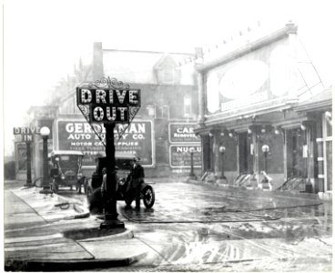 Capturing the City: Photographs from the Streets of St. Louis, 1900–1930 photo