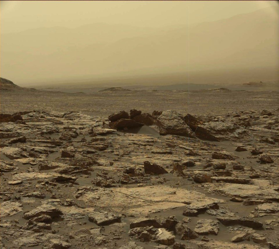 Lakebed sediments on Mount Sharp, Mars
