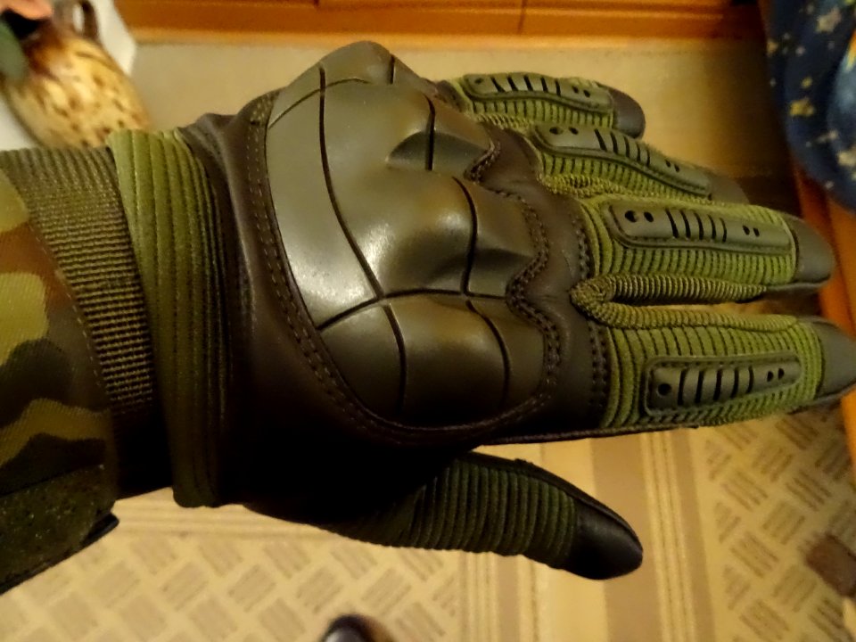 Tactical gloves / Taktische Handschuhe
