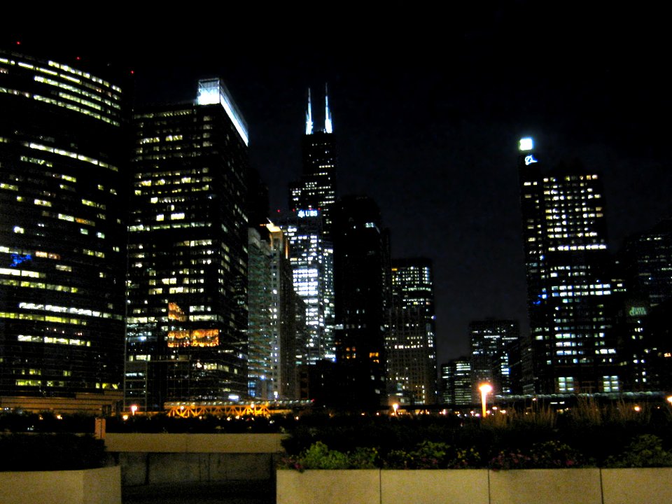 night cityscape - from the Holiday Inn Chicago Mart Plaza‎ - Chicago- USA