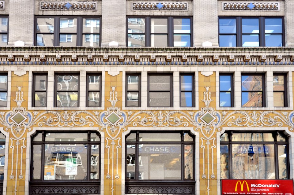 Yellow building - New York