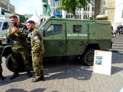 Deutsches Militär-Polizei-Fahrzeug / German military police vehicle photo