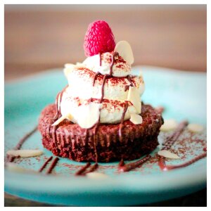 Kladdkaka raspberries cream