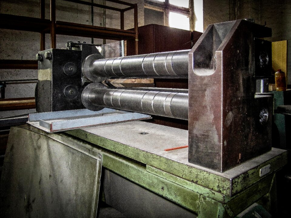 Press alt hand labor manufacturing