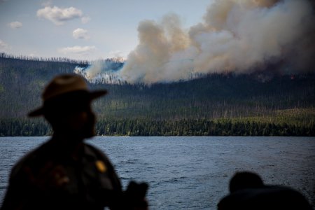 Howe Ridge Fire 2018 photo