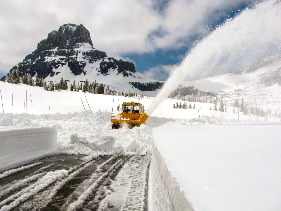 Logan Pass Parking Lot (2) 5.13.16