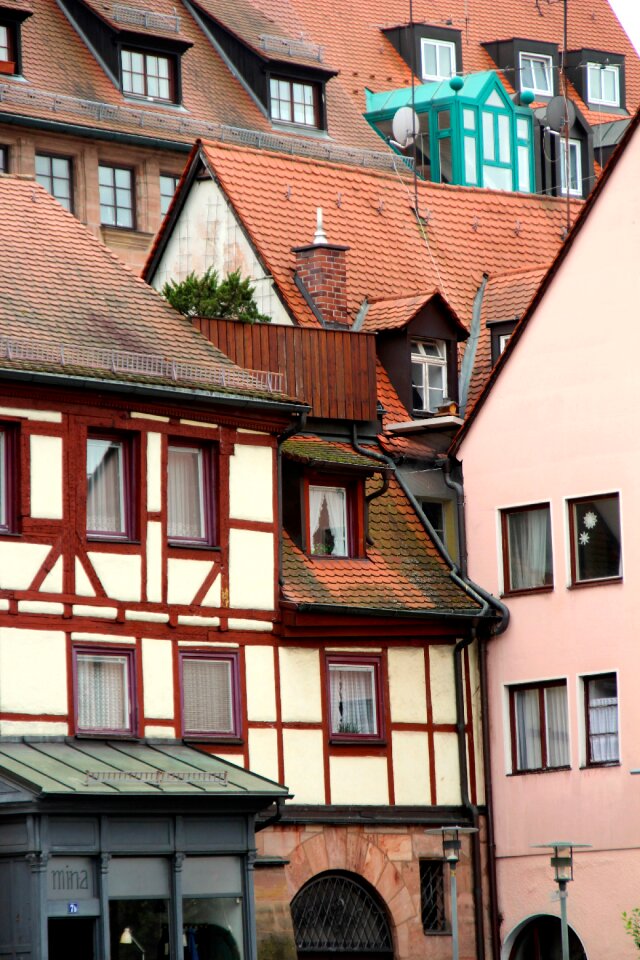 Truss maintained building