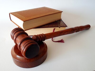 Court lawyer paragraphs
