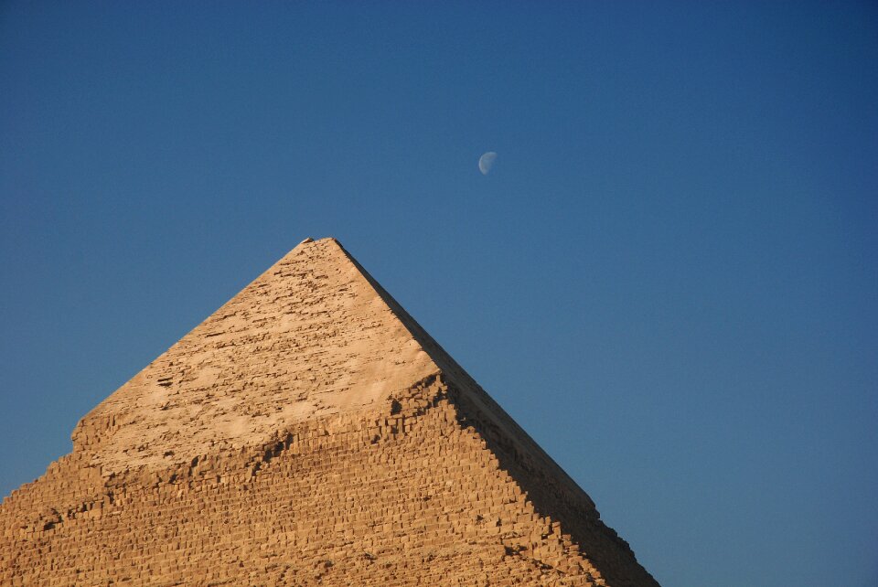 Pyramid giving cairo