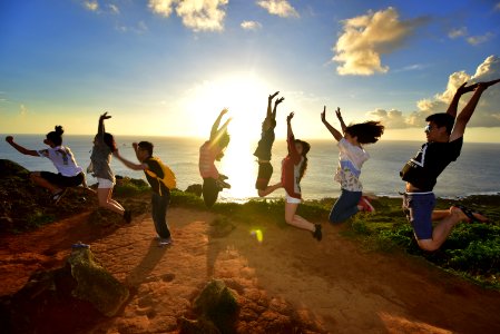 Jumping...誰跳得最賣力 photo