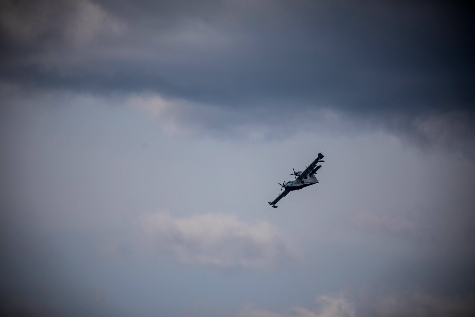 CL-215 Superscooper Airplanes Drop Water on the Howe Ridge Fire, 2018
