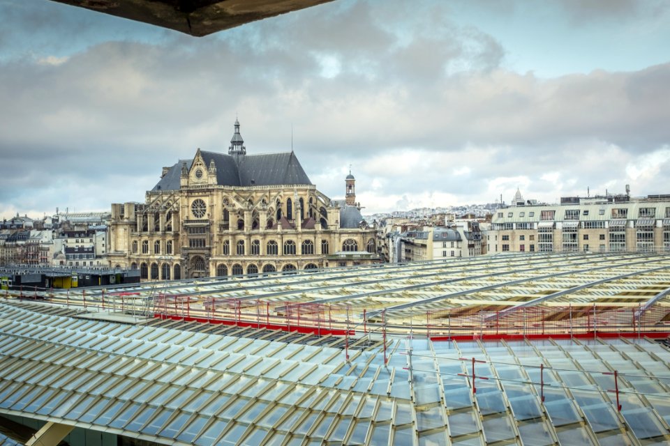 Vista de la Église Saint-Eustache desde la estación de Châtelet - Les Halles