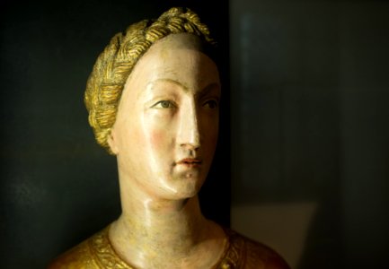 Figura femenina tallada en madera, Musée de Cluny photo
