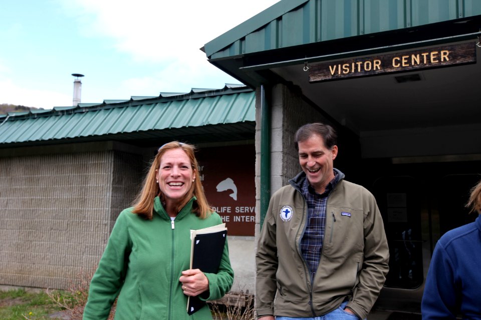 Northeast Regional Director Wendi Weber welcomes Service Director Dan Ashe to White River NFH