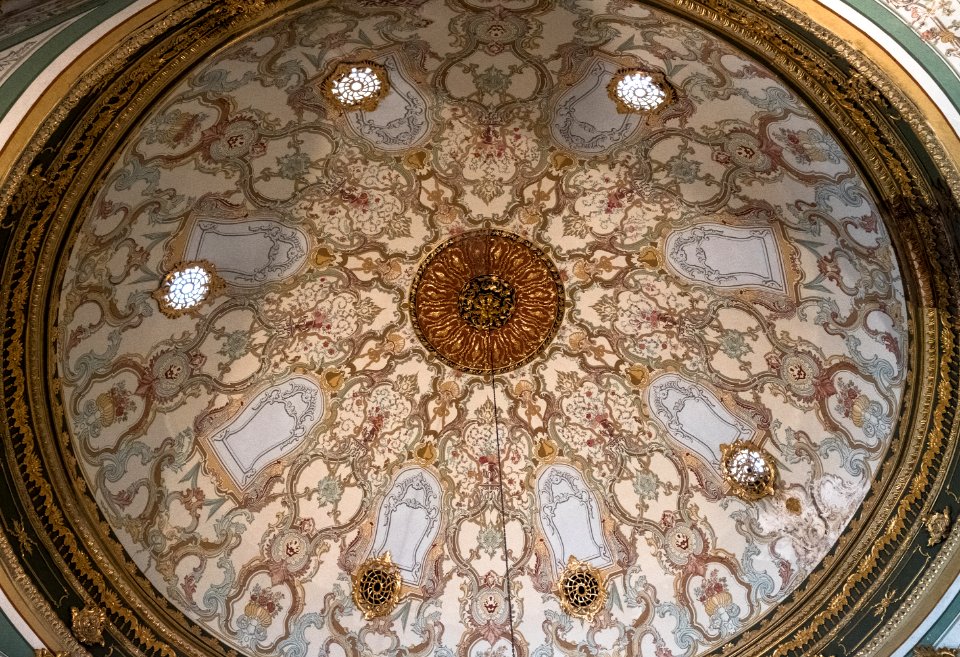 Techo de la sala del Consejo Privado en el Palacio de Topkapi, Estambul.