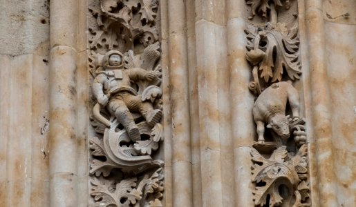 ¡Un Cosmonauta en la Catedral de Salamanca!. photo