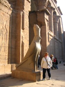 El dios Horus en Edfu