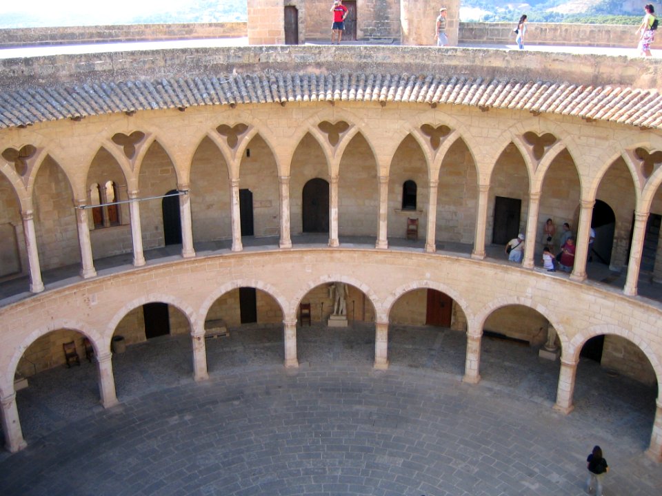 Patio interior del Castillo de Bellver