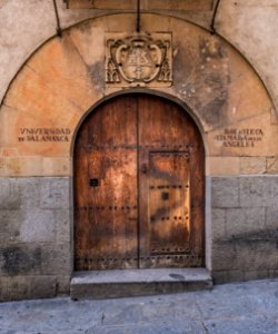 Puerta de la Biblioteca Santa María de los Ángeles, Universidad de Salamanca