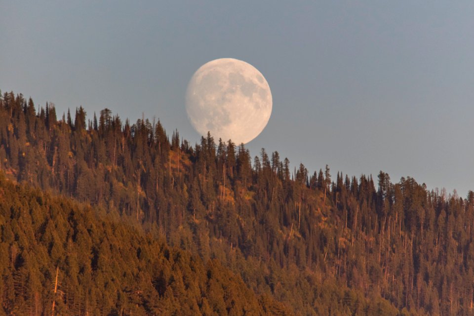 Moonrise over the Mountains