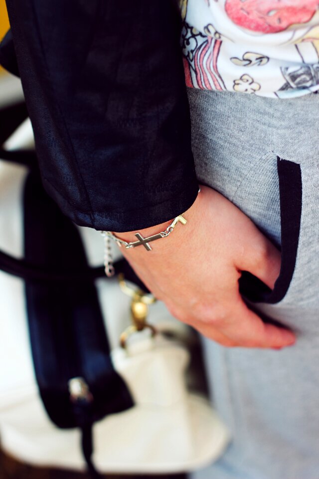 Bracelet style hand