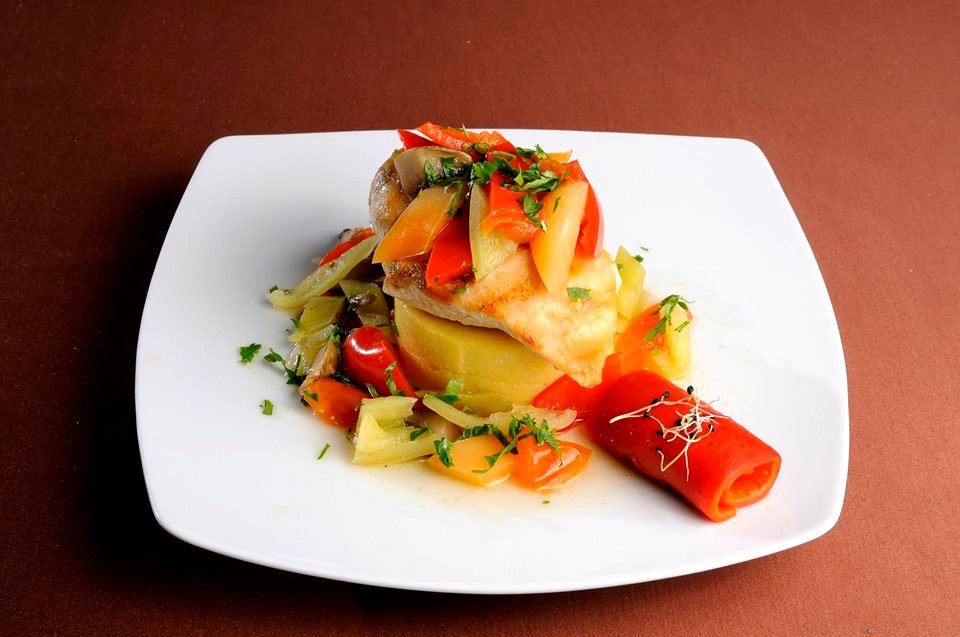 SARAMURA DE PIEPT DE PUI CU MAMALIGUTA SI ARDEI COPT