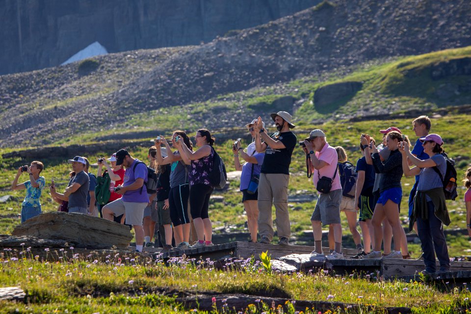 Crowds on the Hidden Lake Trail photo