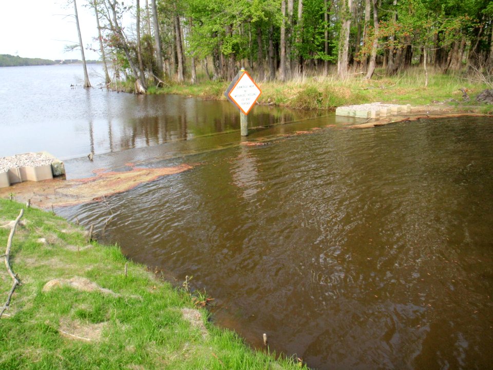 Weir installed at Lake Tecumseh