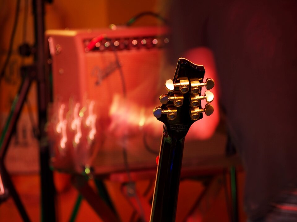 Electric headstock music