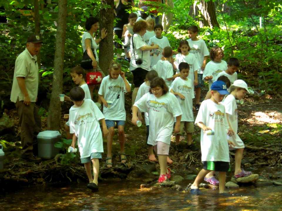 Kids arrive at Saw Mill River