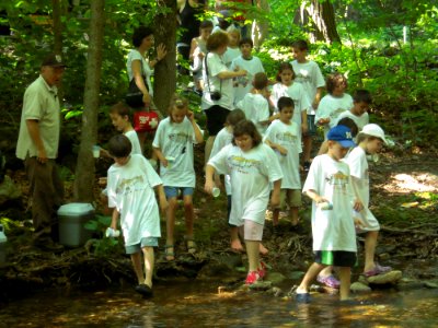 Kids arrive at Saw Mill River photo