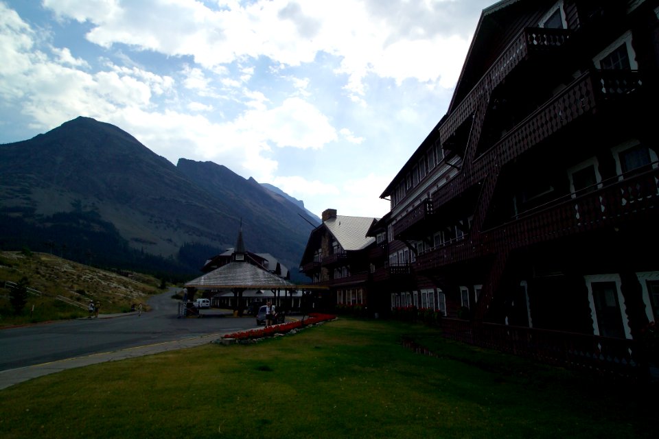Many Glacier Hotel
