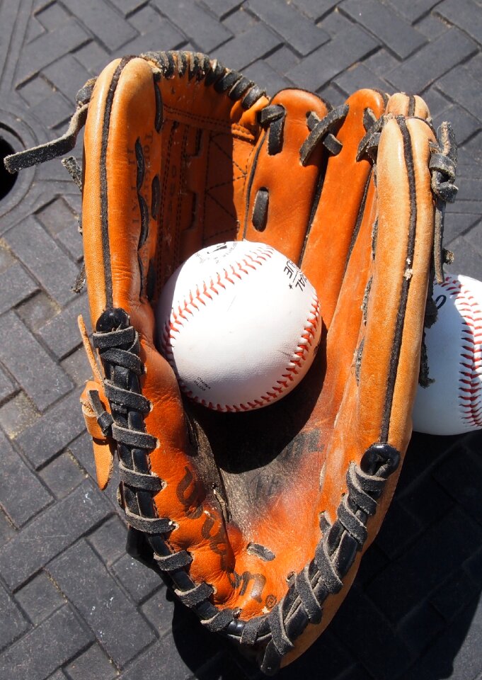 Glove catch equipment