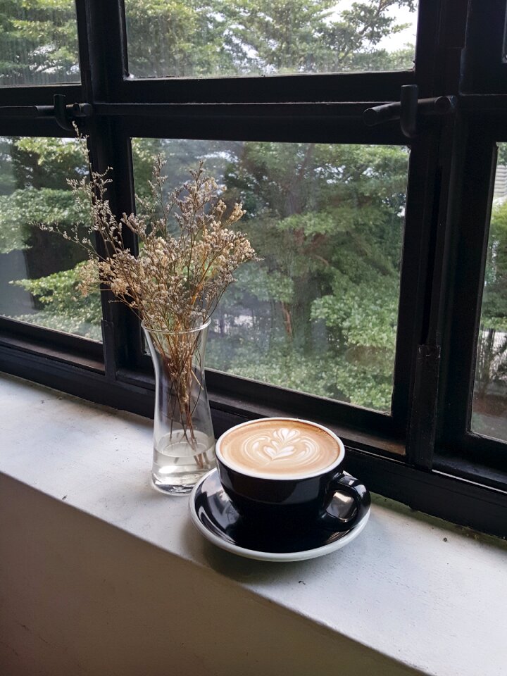 Latte dried flowers beverage