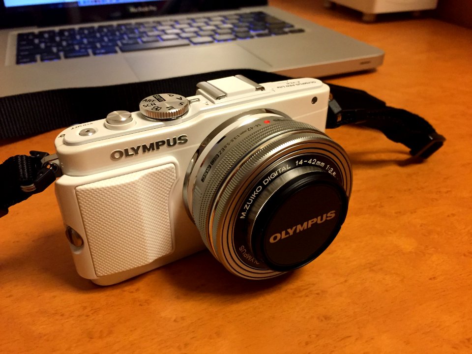 OLYMPUS E-PL6 mirrorless cameras