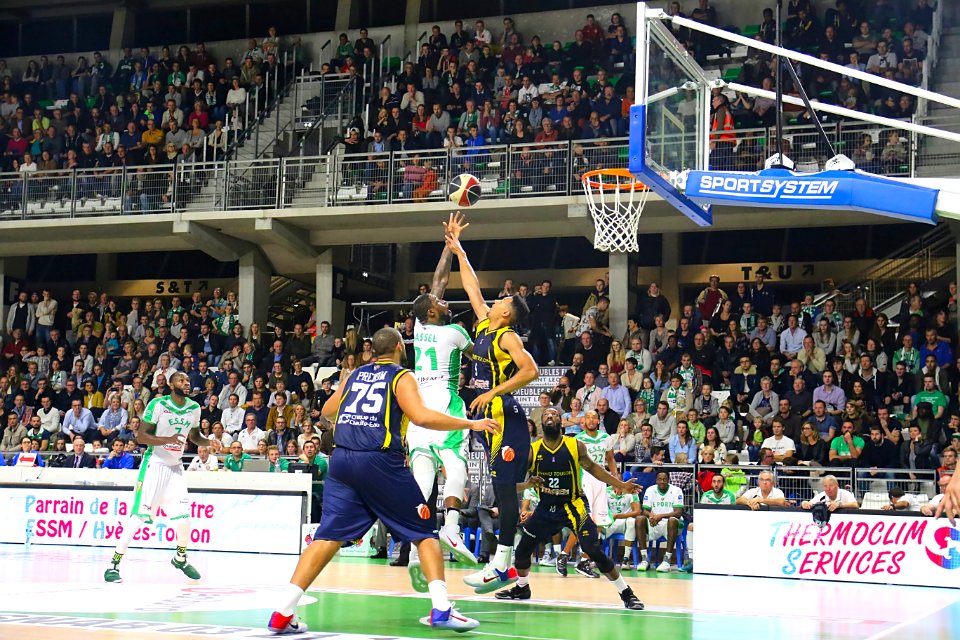 ESSM LE PORTEL - HYERES TOULON VAR BASKET
