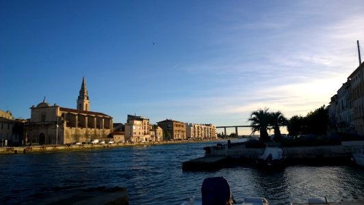 Canal de Caronte et Eglise Saint-Genest photo