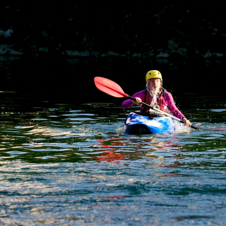 Paddle helm water in the face