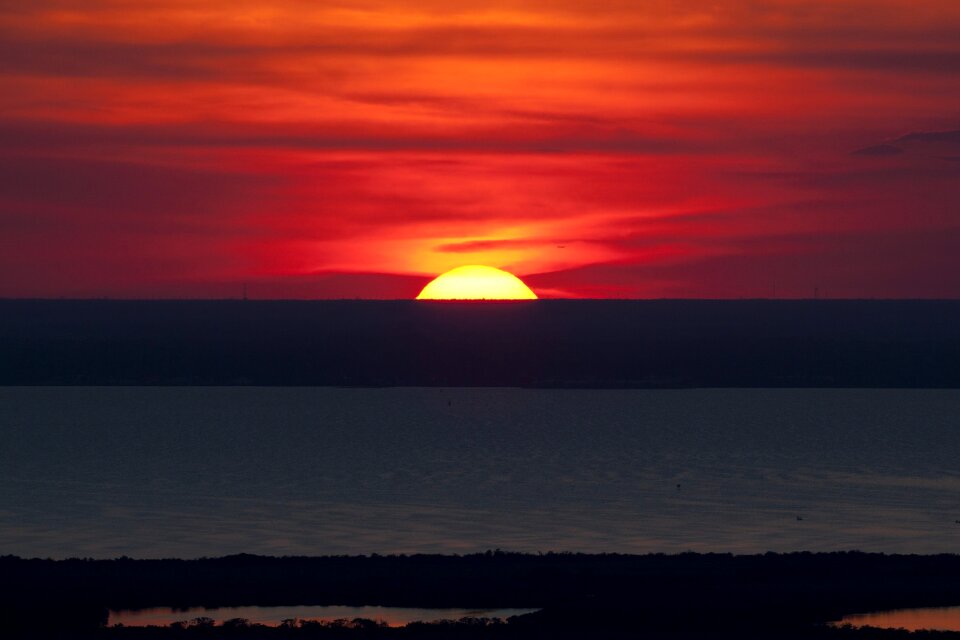 Sun horizon dusk photo