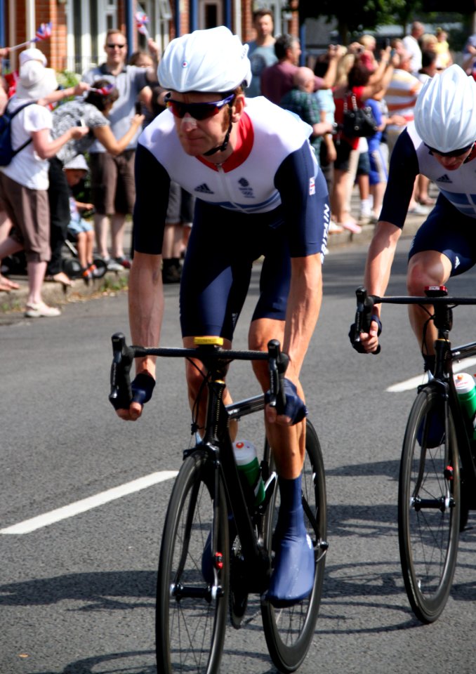 Olypic cyclists passing through Walton on Thames