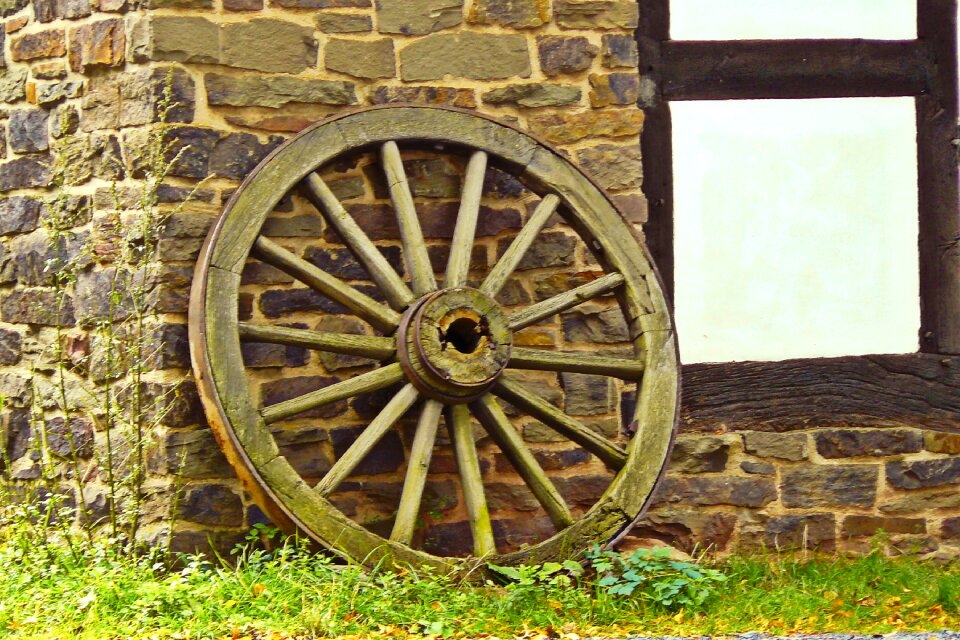 Wooden wheel wood spokes