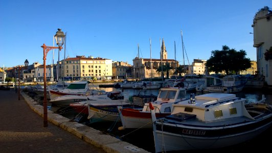 Canal de Caronte et église Saint-Genest