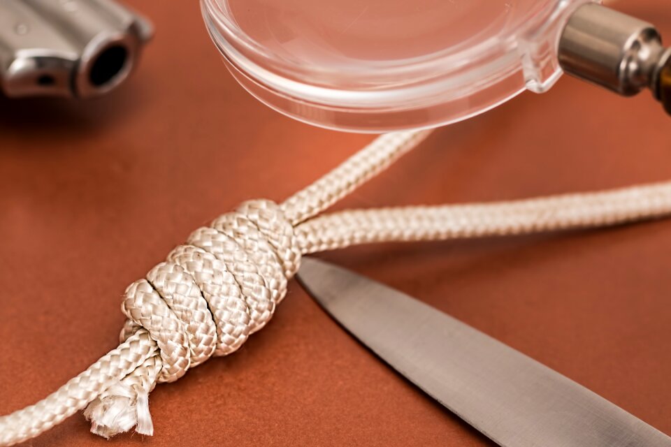Knife hangman's noose rope